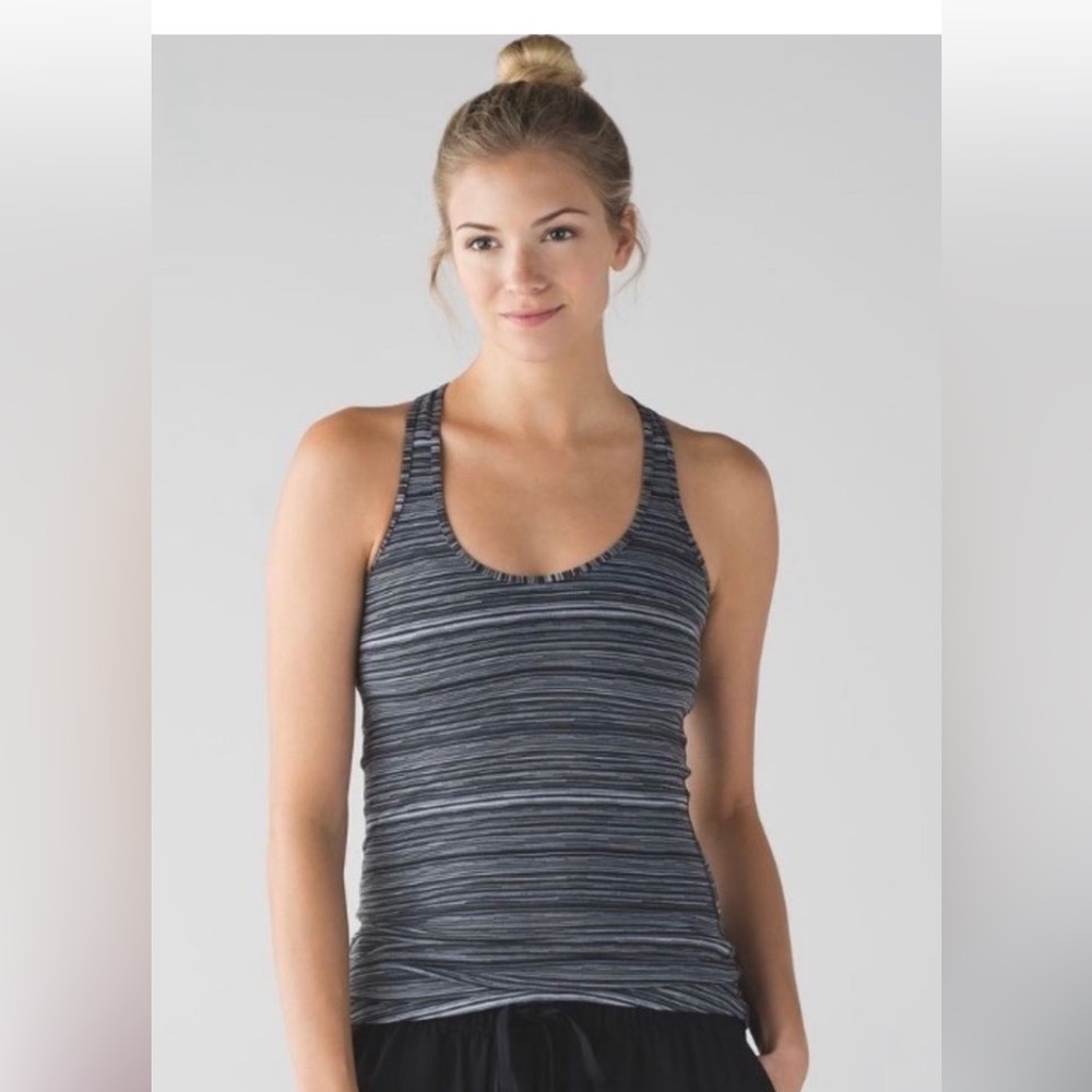 Lululemon Cool Racerback
Color-Cyber Black Deep Coal size 4